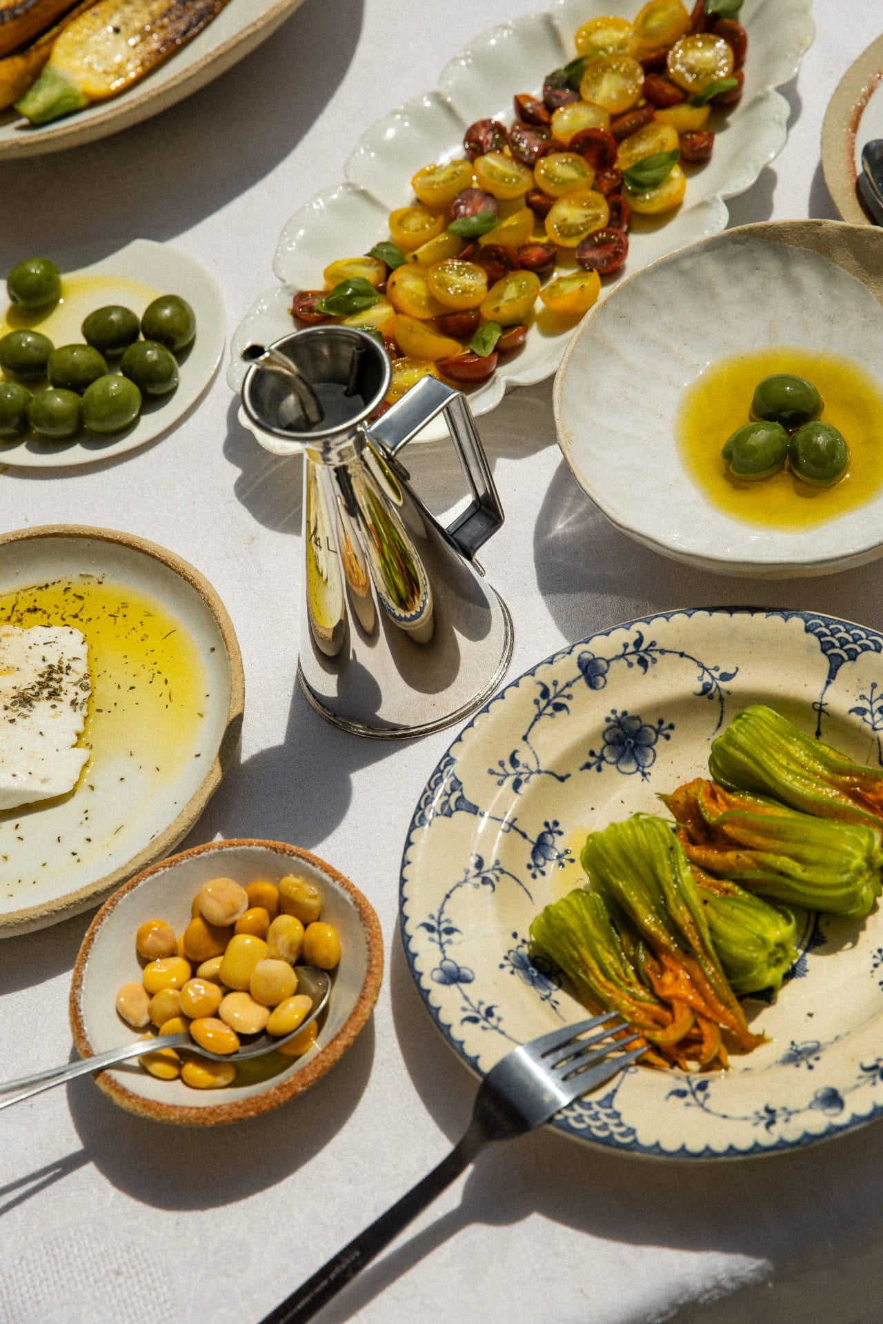 Huile d'olive avec légumes frais